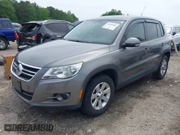 2010 Volkswagen Tiguan S с VIN WVGCV7AX9AW515432, выставлен на аукционе IAAI как лот 42105962 с пробегом 91 405 миль миль и . История ставок и продаж доступна на DreamBid. Изображение 18.