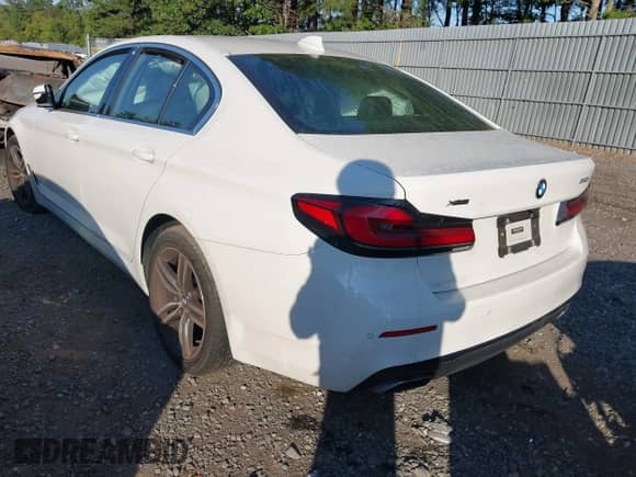 2021 BMW 5 Series 540i xDrive with VIN WBA73BJ09MWX25421, listed as a IAAI auction lot 43141798 with 44,389 mi miles and . Bid and sale history available at DreamBid. Image 3.