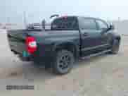 2017 Toyota Tundra SR5 z VIN 5TFEW5F10HX221912, wystawiony jako IAAI lot #42268725 z przebiegiem 92 588 mil mil oraz . Historia ofert i sprzedaży dostępna na DreamBid. Obrazek 4.