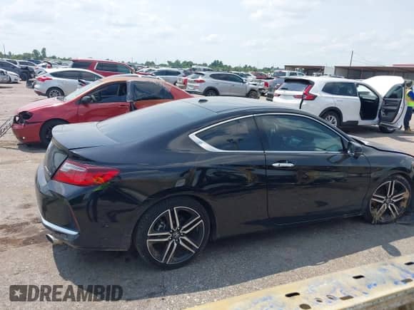 2016 Honda Accord Touring with VIN 1HGCT2B03GA004272, listed as a IAAI auction lot 43147634 with 28,839 mi miles and . Bid and sale history available at DreamBid. Image 13.