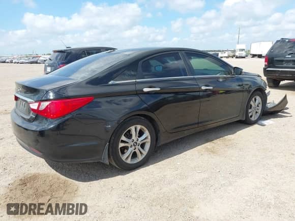 2013 Hyundai Sonata Limited z VIN 5NPEC4AC8DH790170, wystawiony jako IAAI lot #42802532 z przebiegiem 119 776 mil mil oraz . Historia ofert i sprzedaży dostępna na DreamBid. Obrazek 4.