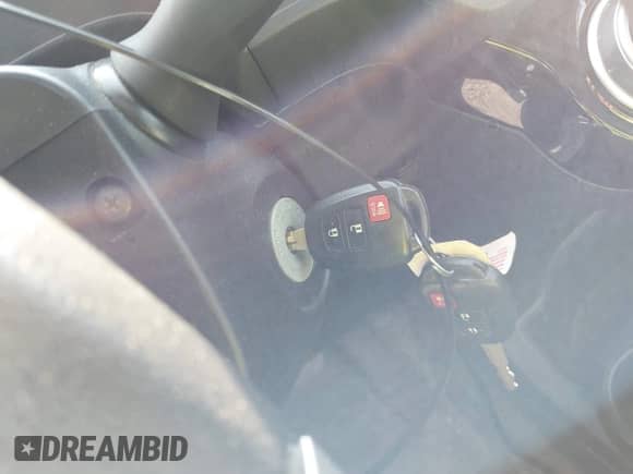 2015 Toyota Prius One z VIN JTDKDTB39F1096378, wystawiony jako IAAI lot #42947064 z przebiegiem 174 105 mil mil oraz . Historia ofert i sprzedaży dostępna na DreamBid. Obrazek 11.