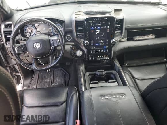 2020 Ram 1500 Limited z VIN 1C6SRFHT2LN153493, wystawiony jako Copart lot #67365545 z przebiegiem 68 828 mil mil oraz Szkoda całkowita • Salvage title. Historia ofert i sprzedaży dostępna na DreamBid. Obrazek 8.