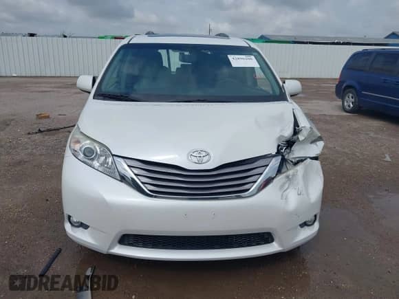 2015 Toyota Sienna XLE with VIN 5TDYK3DC1FS530972, listed as a IAAI auction lot 42896200 with 87,071 mi miles and . Bid and sale history available at DreamBid. Image 12.
