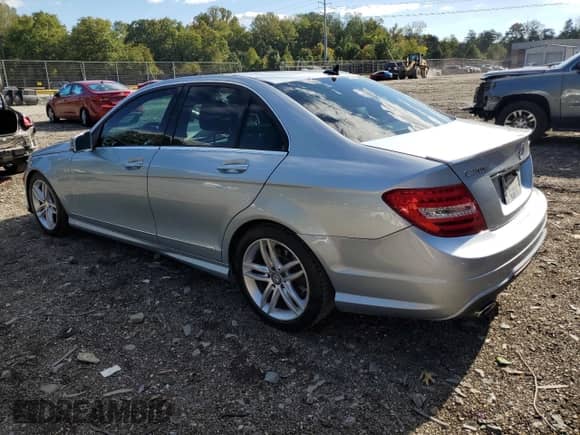 2013 Mercedes-Benz C 300 Sport z VIN WDDGF8AB2DR271516, wystawiony jako Copart lot #86176695 z przebiegiem 143 746 mil mil oraz Szkoda całkowita • Salvage title. Historia ofert i sprzedaży dostępna na DreamBid. Obrazek 2.