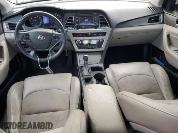 2015 Hyundai Sonata Sport с VIN 5NPE34AF1FH110137, выставлен на аукционе Copart как лот 57858275 с пробегом 153 918 миль миль и Списание • Salvage title. История ставок и продаж доступна на DreamBid. Изображение 8.