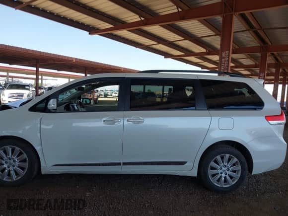 2014 Toyota Sienna XLE с VIN 5TDYK3DCXES521671, выставлен на аукционе IAAI как лот 42655969 с пробегом 113 935 миль миль и . История ставок и продаж доступна на DreamBid. Изображение 15.
