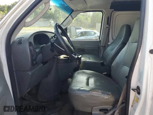 2008 Ford Econoline Cargo Commercial with VIN 1FTNE24W18DB54934, listed as a Copart auction lot 61996885 with 181,909 mi miles and Salvage title. Bid and sale history available at DreamBid. Image 7.