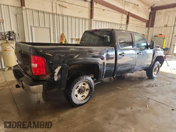 2008 Chevrolet Silverado 2500HD Work Truck с VIN 1GCHK23618F183569, выставлен на аукционе Copart как лот 81127415 с пробегом 426 528 миль миль и На запчасти • Non repairable. История ставок и продаж доступна на DreamBid. Изображение 3.