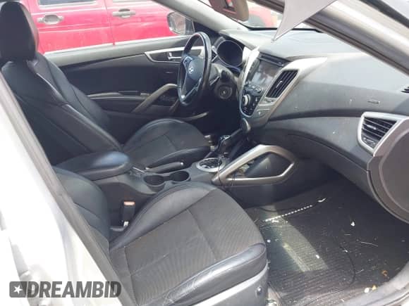 2013 Hyundai Veloster w/Black Int z VIN KMHTC6AD2DU171979, wystawiony jako IAAI lot #42808238 z przebiegiem 116 330 mil mil oraz . Historia ofert i sprzedaży dostępna na DreamBid. Obrazek 5.