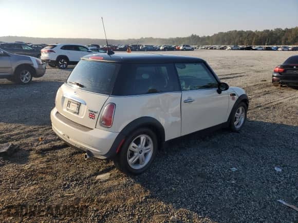 2006 MINI Hardtop with VIN WMWRC33536TK66138, listed as a Copart auction lot 81620335 with 128,877 mi miles and Salvage title. Bid and sale history available at DreamBid. Image 3.