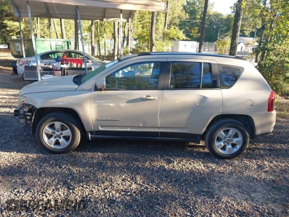 2016 Jeep Compass Latitude с VIN 1C4NJCEB2GD774767, выставлен на аукционе IAAI как лот 43368179 с пробегом 116 346 миль миль и . История ставок и продаж доступна на DreamBid. Изображение 14.
