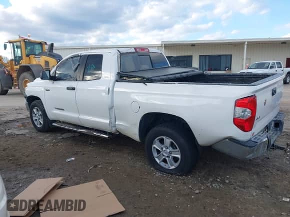 2018 Toyota Tundra SR с VIN 5TFUW5F18JX692272, выставлен на аукционе IAAI как лот 41421218 с пробегом 119 776 миль миль и . История ставок и продаж доступна на DreamBid. Изображение 14.