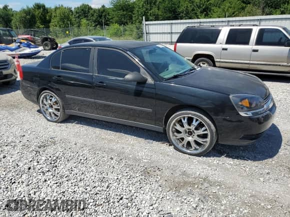 2004 Chevrolet Malibu z VIN 1G1ZS52F34F189397, wystawiony jako Copart lot #61725045 z przebiegiem 159 054 mil mil oraz Szkoda całkowita • Salvage title. Historia ofert i sprzedaży dostępna na DreamBid. Obrazek 4.