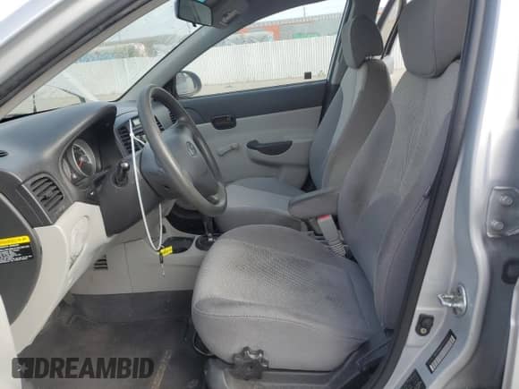 2009 Hyundai Accent Auto GLS z VIN KMHCN46C39U282871, wystawiony jako Copart lot #72660574 z przebiegiem 90 408 mil mil oraz Szkoda całkowita • Salvage title. Historia ofert i sprzedaży dostępna na DreamBid. Obrazek 7.