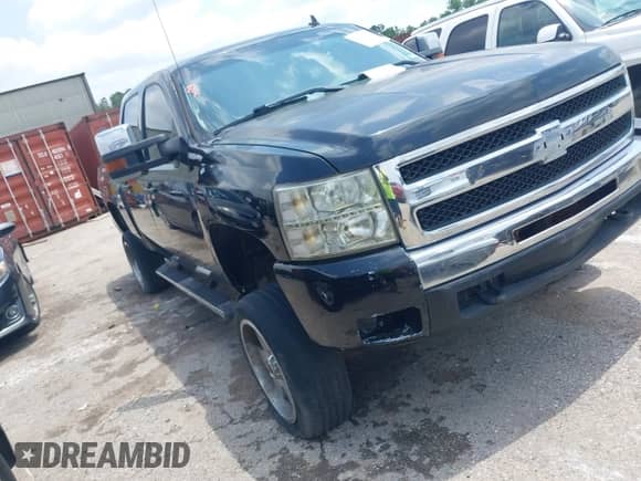 2011 Chevrolet Silverado 1500 LS z VIN 3GCPKREA3BG310821, wystawiony jako IAAI lot #42115265 z przebiegiem 72 891 mil mil oraz . Historia ofert i sprzedaży dostępna na DreamBid. Obrazek 1.
