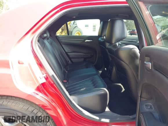 2015 Chrysler 300 S с VIN 2C3CCAGG3FH922719, выставлен на аукционе IAAI как лот 43141600 с пробегом 203 759 миль миль и . История ставок и продаж доступна на DreamBid. Изображение 8.