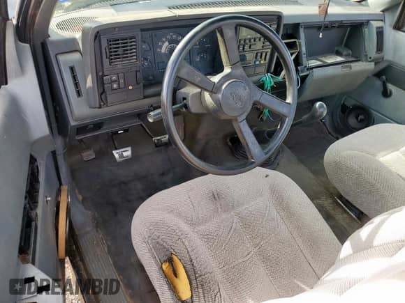1988 Chevrolet Silverado 1500 с VIN 1GCDC14Z2JZ256600, выставлен на аукционе Copart как лот 84237755 с пробегом 299 733 миль миль и Списание • Salvage title. История ставок и продаж доступна на DreamBid. Изображение 8.