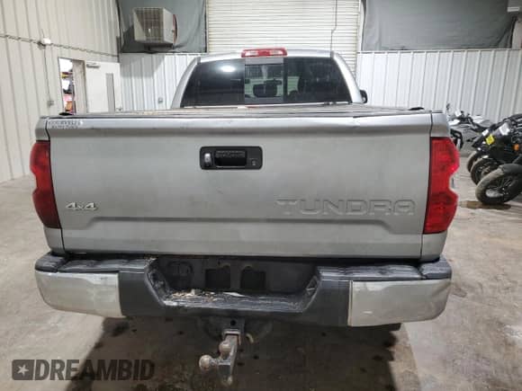 2014 Toyota Tundra SR z VIN 5TFUW5F16EX379646, wystawiony jako Copart lot #70951115 z przebiegiem 276 251 mil mil oraz Szkoda całkowita • Salvage title. Historia ofert i sprzedaży dostępna na DreamBid. Obrazek 6.