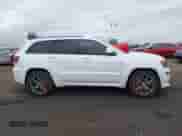 2016 Jeep Grand Cherokee SRT z VIN 1C4RJFDJ7GC324808, wystawiony jako IAAI lot #41718684 z przebiegiem 76 084 mil mil oraz . Historia ofert i sprzedaży dostępna na DreamBid. Obrazek 13.