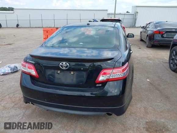 2011 Toyota Camry LE z VIN 4T1BF3EK1BU676158, wystawiony jako IAAI lot #43277777 z przebiegiem 210 376 mil mil oraz . Historia ofert i sprzedaży dostępna na DreamBid. Obrazek 16.