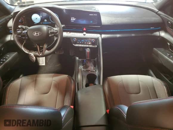 2024 Hyundai Elantra N Line z VIN KMHLR4DF4RU736918, wystawiony jako Copart lot #68300145 z przebiegiem 20 915 mil mil oraz Szkoda całkowita • Salvage title. Historia ofert i sprzedaży dostępna na DreamBid. Obrazek 8.