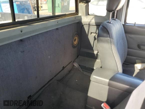 1997 Nissan Frontier XE z VIN 1N6SD16Y2VC300027, wystawiony jako Copart lot #52236665 z przebiegiem 175 501 mil mil oraz Czysty tytuł • Clean title. Historia ofert i sprzedaży dostępna na DreamBid. Obrazek 10.