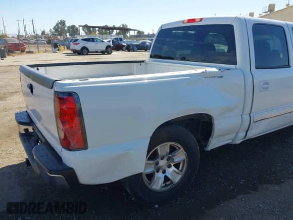 2005 Chevrolet Silverado 1500 LS с VIN 2GCEC13T651381079, выставлен на аукционе IAAI как лот 42843209 с пробегом 167 151 миль миль и . История ставок и продаж доступна на DreamBid. Изображение 17.