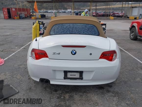 2007 BMW Z4 3.0si с VIN 4USBU53597LX02452, выставлен на аукционе IAAI как лот 41788102 с пробегом 196 971 миль миль и . История ставок и продаж доступна на DreamBid. Изображение 16.