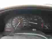 2000 Saturn SL with VIN 1G8ZH5283YZ221335, listed as a Copart auction lot 84196955 with 157,098 mi miles and Salvage title. Bid and sale history available at DreamBid. Image 9.
