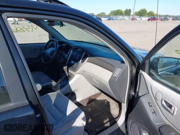 2002 Toyota Highlander с VIN JTEGF21A220060795, выставлен на аукционе IAAI как лот 43306106 с пробегом 212 705 миль миль и . История ставок и продаж доступна на DreamBid. Изображение 5.