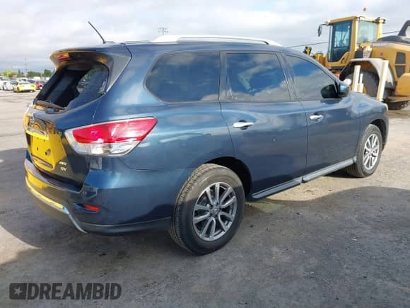 2015 Nissan Pathfinder Platinum with VIN 5N1AR2MM7FC631429, listed as a IAAI auction lot 42767506 with 126,342 mi miles and . Bid and sale history available at DreamBid. Image 4.