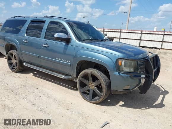 2008 Chevrolet Suburban 3LT z VIN 3GNFK16368G253088, wystawiony jako IAAI lot #42711992 z przebiegiem 284 112 mil mil oraz . Historia ofert i sprzedaży dostępna na DreamBid. Obrazek 1.