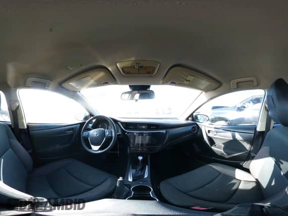 2019 Toyota Corolla L с VIN 5YFBURHE3KP916679, выставлен на аукционе IAAI как лот 43353656 с пробегом 42 534 миль миль и . История ставок и продаж доступна на DreamBid. Изображение 19.