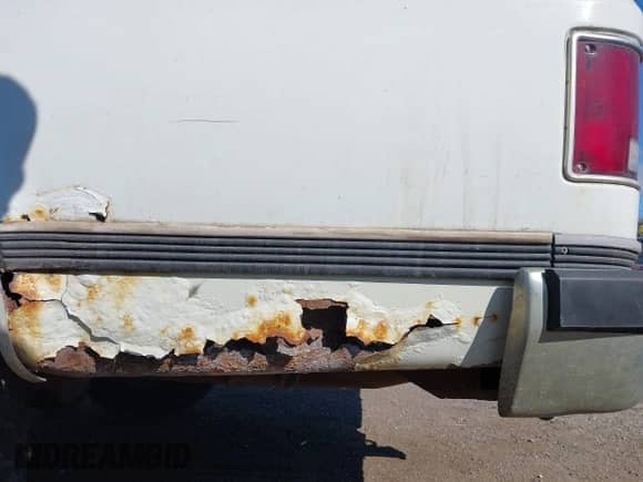 1989 Chevrolet Suburban с VIN 1GNEV16K1KF137333, выставлен на аукционе IAAI как лот 43503708 с пробегом 27 015 миль миль и . История ставок и продаж доступна на DreamBid. Изображение 16.