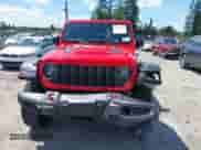 2025 Jeep Wrangler Rubicon z VIN 1C4PJXFN4SW573748, wystawiony jako IAAI lot #42660183 z przebiegiem 763 mil mil oraz . Historia ofert i sprzedaży dostępna na DreamBid. Obrazek 12.