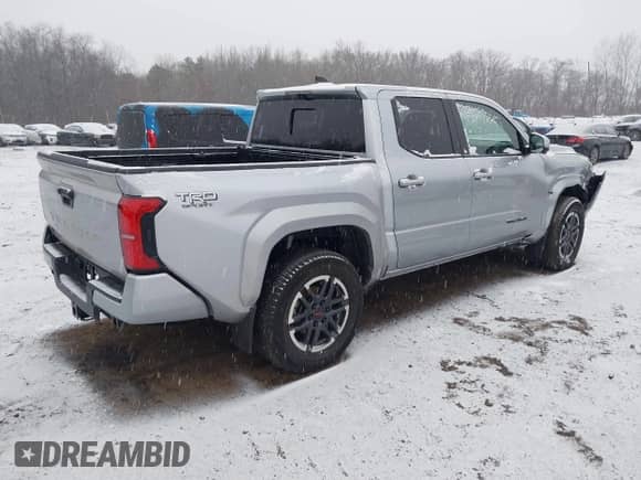 2024 Toyota Tacoma SR5 with VIN 3TMLB5JN6RM018639, listed as a IAAI auction lot 41251861 with 10,088 mi miles and . Bid and sale history available at DreamBid. Image 4.