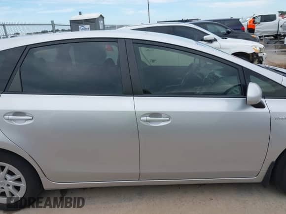 2012 Toyota Prius Two z VIN JTDZN3EUXC3145328, wystawiony jako IAAI lot #42843242 z przebiegiem 221 267 mil mil oraz . Historia ofert i sprzedaży dostępna na DreamBid. Obrazek 13.