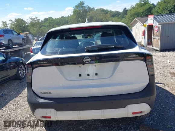 2025 Nissan Kicks S с VIN 3N8AP6BA6SL313072, выставлен на аукционе IAAI как лот 43017207 с пробегом 12 524 миль миль и . История ставок и продаж доступна на DreamBid. Изображение 16.