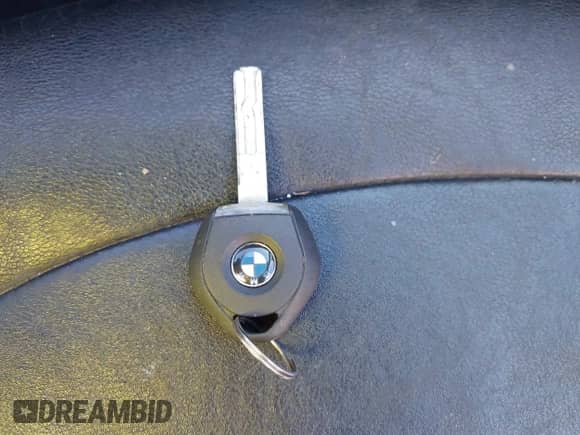 2004 BMW Z4 2.5i с VIN 4USBT33544LS51157, выставлен на аукционе IAAI как лот 41343067 с пробегом 151 267 миль миль и . История ставок и продаж доступна на DreamBid. Изображение 11.