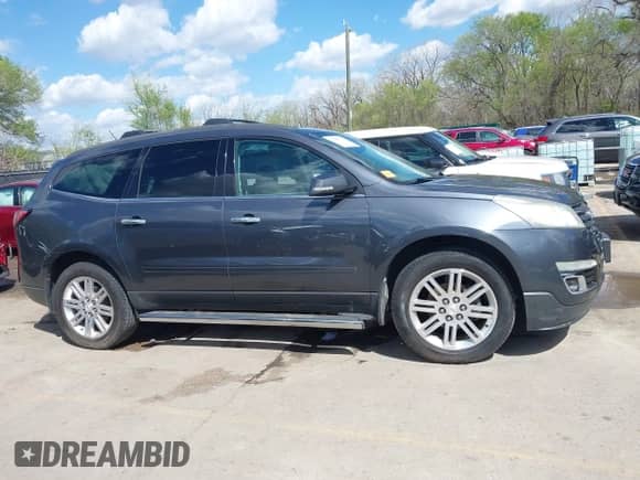 2013 Chevrolet Traverse LT z VIN 1GNKRGKD4DJ128028, wystawiony jako IAAI lot #42000318 z przebiegiem 188 812 mil mil oraz . Historia ofert i sprzedaży dostępna na DreamBid. Obrazek 13.