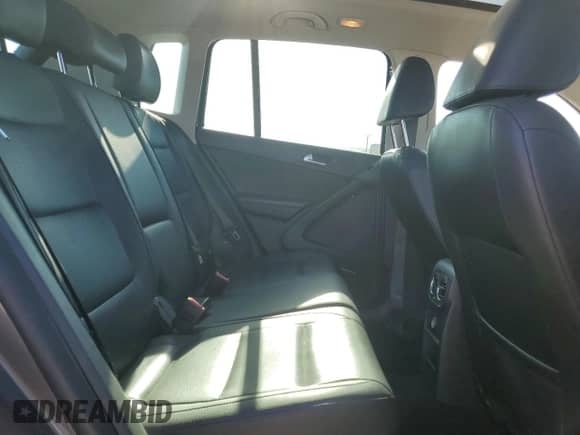 2014 Volkswagen Tiguan SEL z VIN WVGAV3AX0EW555873, wystawiony jako Copart lot #55695955 z przebiegiem 69 984 mil mil oraz Szkoda całkowita • Salvage title. Historia ofert i sprzedaży dostępna na DreamBid. Obrazek 11.