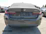 2023 BMW 3 Series 330i z VIN 3MW69FF08P8D33747, wystawiony jako Copart lot #64611105 z przebiegiem Nie podano mil oraz Szkoda całkowita • Salvage title. Historia ofert i sprzedaży dostępna na DreamBid. Obrazek 6.