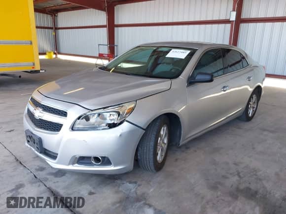 2013 Chevrolet Malibu LS z VIN 1G11A5SA8DF254541, wystawiony jako IAAI lot #42627085 z przebiegiem 154 987 mil mil oraz . Historia ofert i sprzedaży dostępna na DreamBid. Obrazek 2.