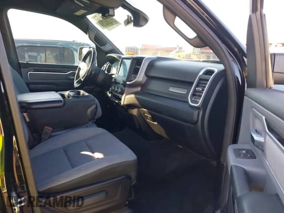 2022 Ram 1500 Big Horn z VIN 1C6RREBT1NN125608, wystawiony jako IAAI lot #41462184 z przebiegiem 59 935 mil mil oraz . Historia ofert i sprzedaży dostępna na DreamBid. Obrazek 5.