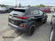 2020 Hyundai Kona SEL Plus z VIN KM8K6CAA1LU467856, wystawiony jako Copart lot #70186785 z przebiegiem 67 980 mil mil oraz Szkoda całkowita • Salvage title. Historia ofert i sprzedaży dostępna na DreamBid. Obrazek 3.