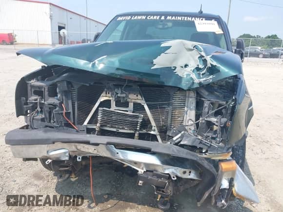 2003 Chevrolet Silverado 2500HD LS с VIN 1GCHK23113F114152, выставлен на аукционе IAAI как лот 42393591 с пробегом Не указан миль и . История ставок и продаж доступна на DreamBid. Изображение 6.