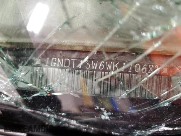 1998 Chevrolet Blazer z VIN 1GNDT13W6WK110683, wystawiony jako Copart lot #61535705 z przebiegiem Nie podano mil oraz Szkoda całkowita • Salvage title. Historia ofert i sprzedaży dostępna na DreamBid. Obrazek 12.