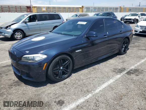 2013 BMW 5 Series 550i с VIN WBAFR9C59DD226755, выставлен на аукционе Copart как лот 65438295 с пробегом 128 302 миль миль и Списание • Salvage title. История ставок и продаж доступна на DreamBid. Изображение 1.