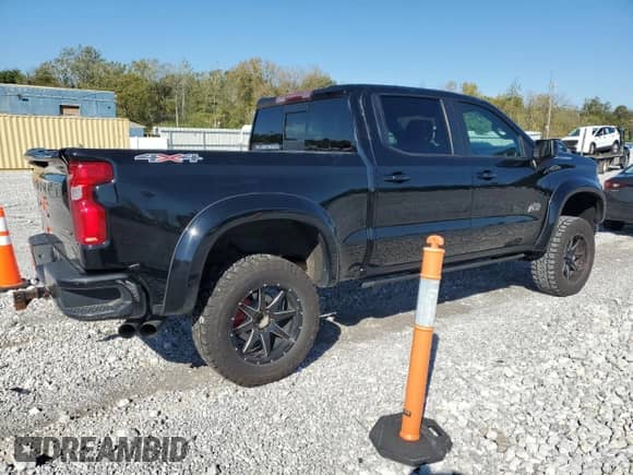 2019 Chevrolet Silverado 1500 RST with VIN 1GCUYEED1KZ322874, listed as a Copart auction lot 82314645 with 110,426 mi miles and Salvage title. Bid and sale history available at DreamBid. Image 3.